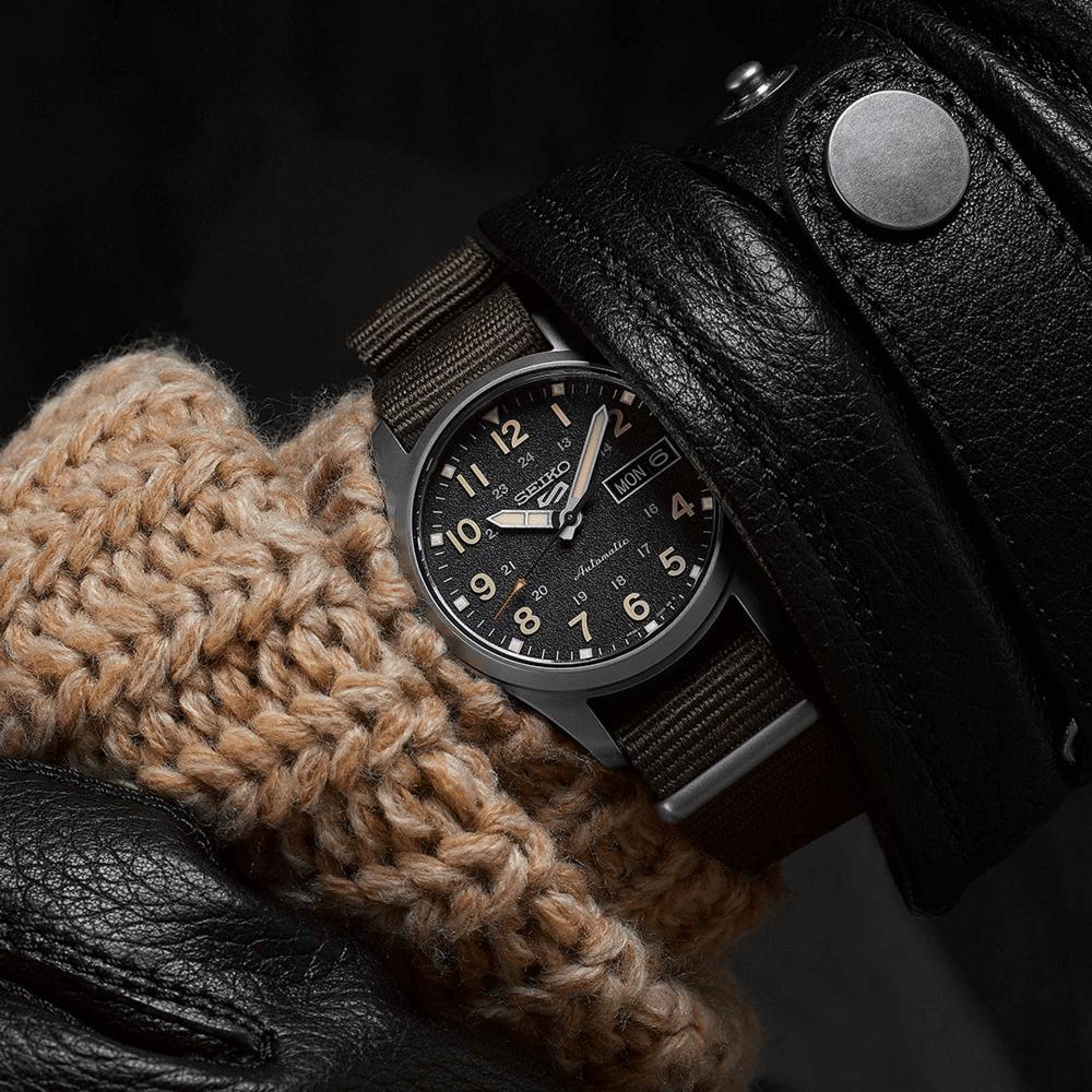 Seiko 5 Sports SRPJ85K1 Herren-Automatikuhr mit schwarzem Zifferblatt