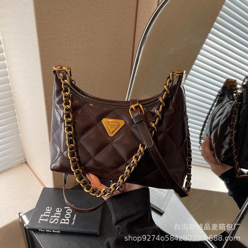 

Autumn and winter textured oil wax leather small bag women s 2025 new fashion chain dumpling bag high-end retro messenger bag темно-коричневого