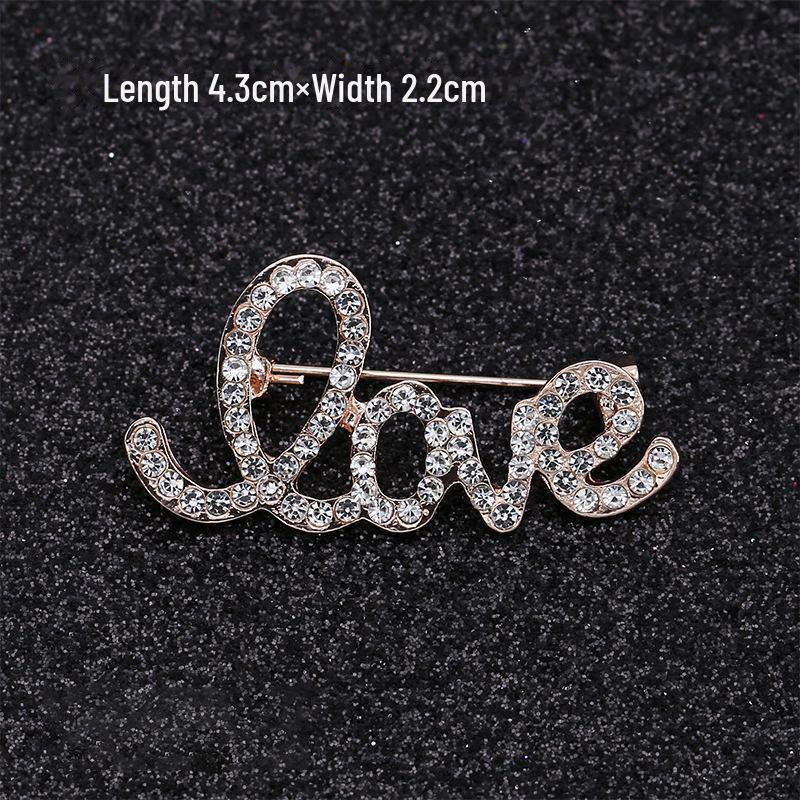 Módní brož s lukem: Kovové šperky s perlou a kamínkovou květinou