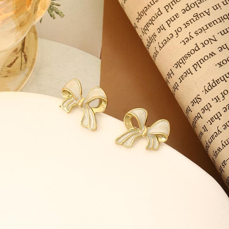 

Silver needle stud earrings, premium earrings, pink bow, new simple earrings, niche design, small earrings. белый