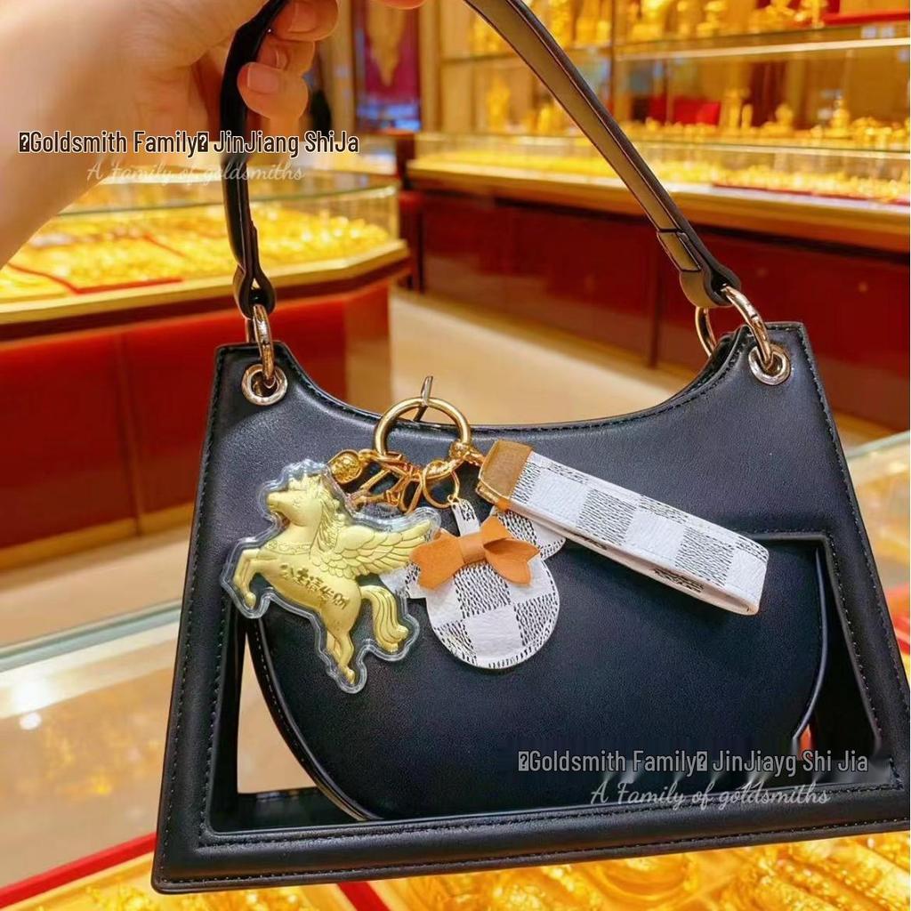 Hästens år 999 Rent Guld Välståndsnyckelring – Gyllene Ponny med Rosa Blomsterberlock för Mobil- eller Väskdekoration