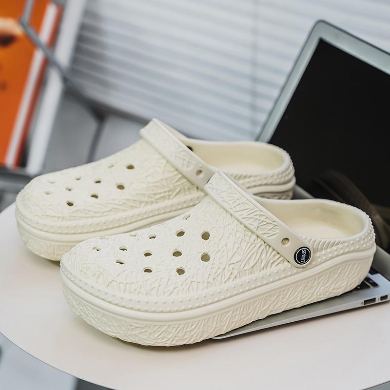 

2025 модные мужские туфли с дырочками рельефные сандалии с принтом мужские дышащие сандалии мужские тапочки домашняя одежда полуподнос 45 покинуть белый