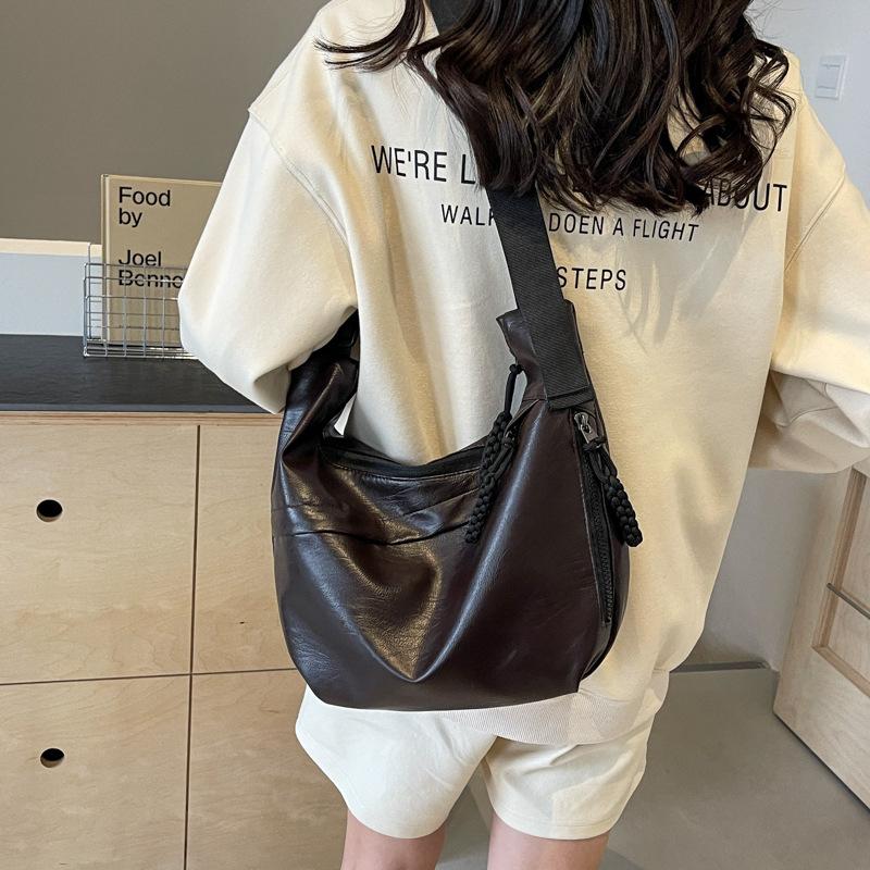 Premium Casual Messenger Bag Women'S Fashion Shoulder Bag Large Capacity Versatile Dumpling Bag