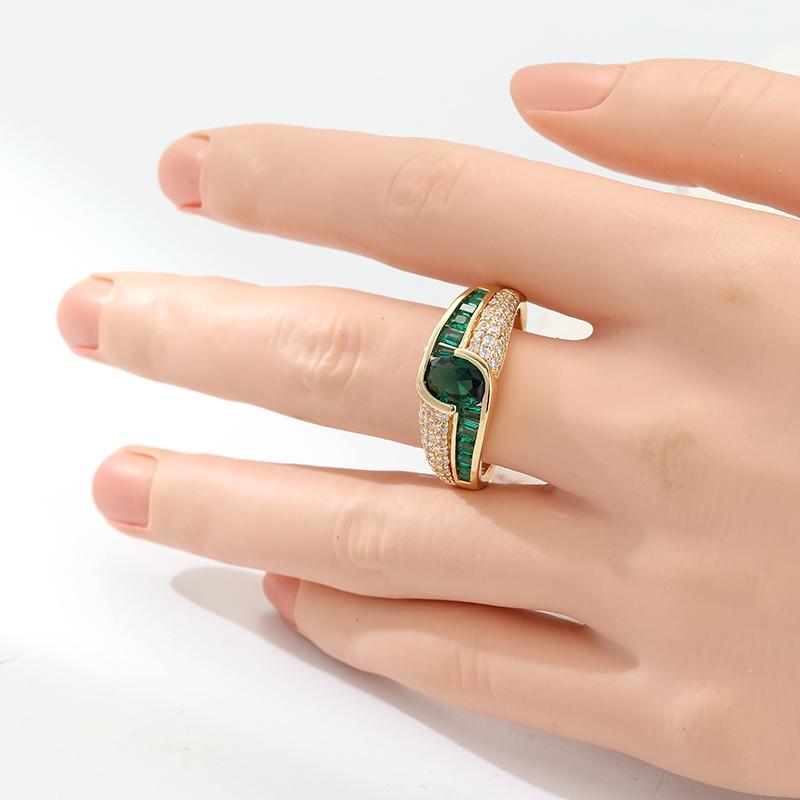 Vintage Elegant Oval Green Synthetic Zirconia Wedding Band For Women Fashion Metal Gold Plated Ring Banquet Jewelry