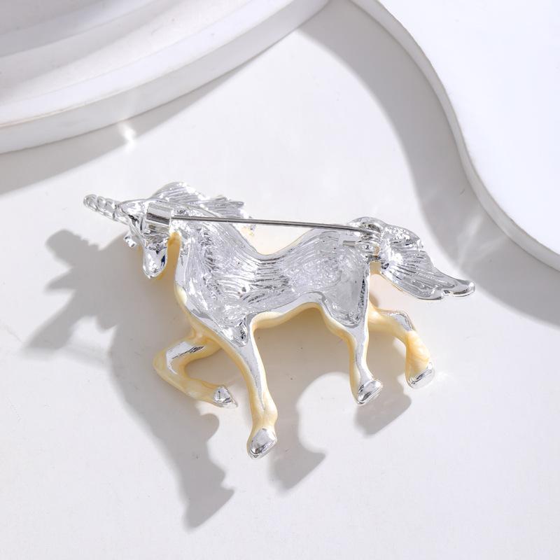 Cartoon Unicorn Enamel Horse Brooches For Women Zodiac Animal Lapel Pins Casual Party Accessories New Year Gifts Friends
