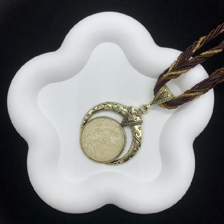 Nature Inspire Bohemian Styles Necklace with Distinctive Bead Designs Suitable for Music Festivals and Casual Event