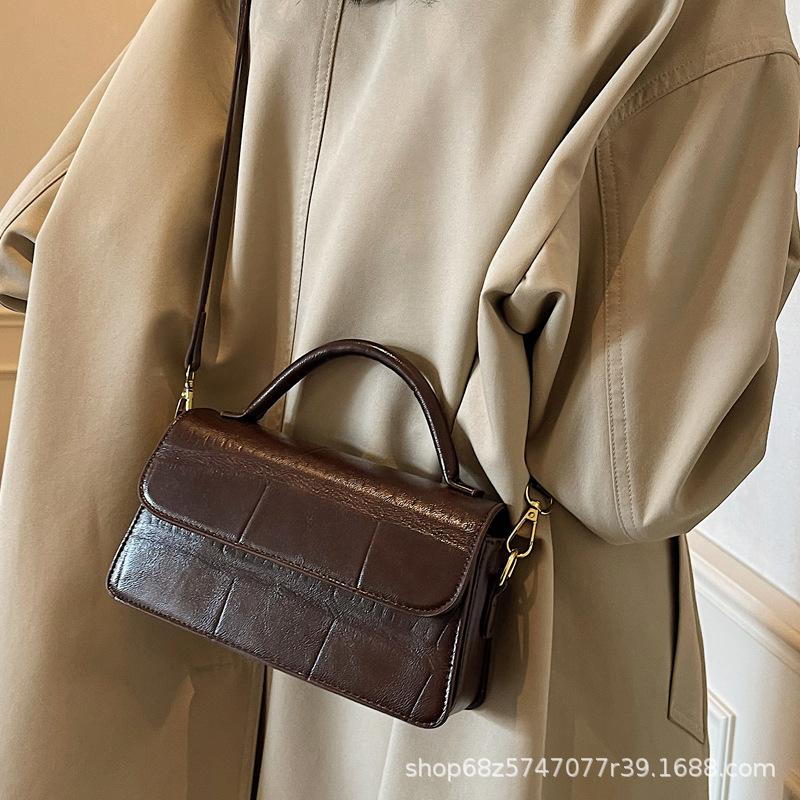 Retro Simple Portable Small Square Bag Women's Old Money Wind Wear Casual Shoulder Messenger Bag Commuter Bag