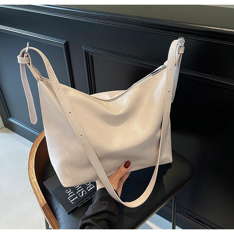 

Вместительная сумка из мягкой кожи, женская ретро, новая коллекция 2025, простая повседневная сумка через плечо, сумка-мессенджер, сумка-тоут