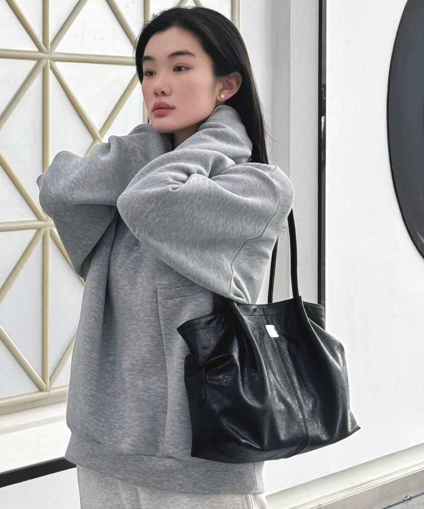 Phoenix Origin Cracked Shirring Shoulder Bag - Black
