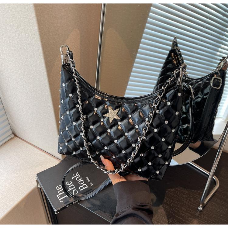 

Rhombus chain bag women s 2025 summer new bright diamond texture foreign style classic shoulder crossbody bucket bag чёрный