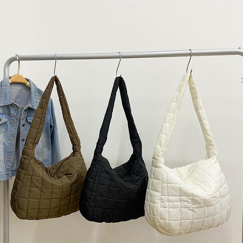 Lazy Wind Rhombus Cloud Casual Winter Cotton Embroidery Thread New Personalized Casual Lightweight Underarm Messenger Bag