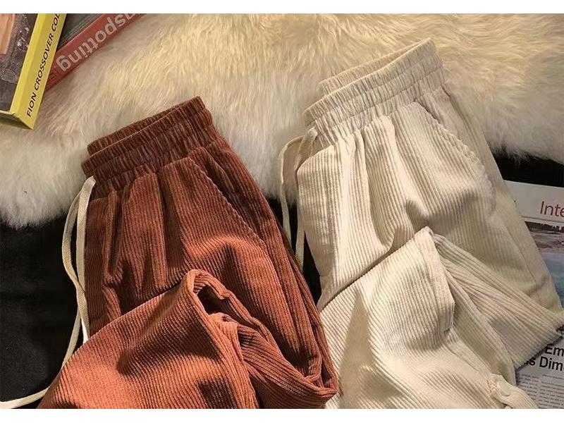 2024 Women's Retro Loose Corduroy Wide-Leg Pants - Trendy, Slimming, and Versatile for Spring and Autumn.