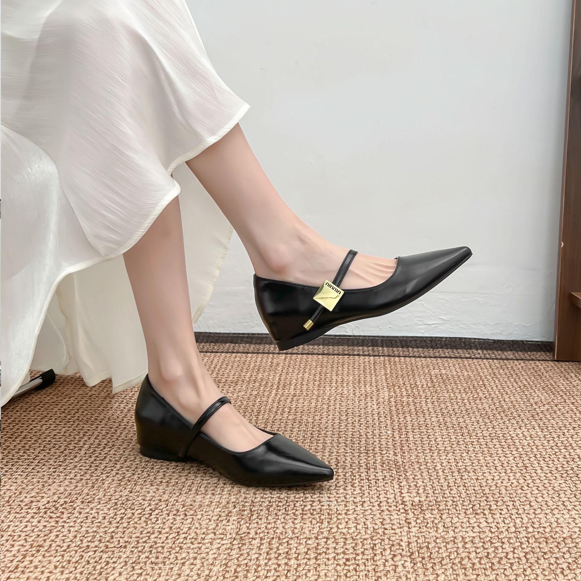 

inner height increase retro single shoes women s outer wear temperament women s shoes 2025 new Korean version niche fashion women s shoes are comforta 39 чёрный