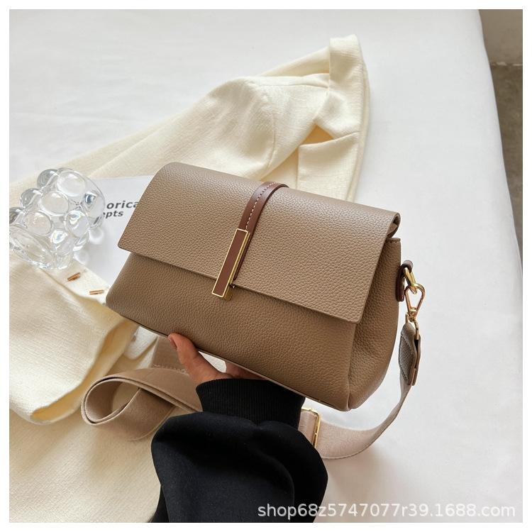 French Messenger Bag Large Capacity Commuter Shoulder Small Square Bag Premium Sense Bag 2025 New Wide Shoulder Strap Envelope Bag