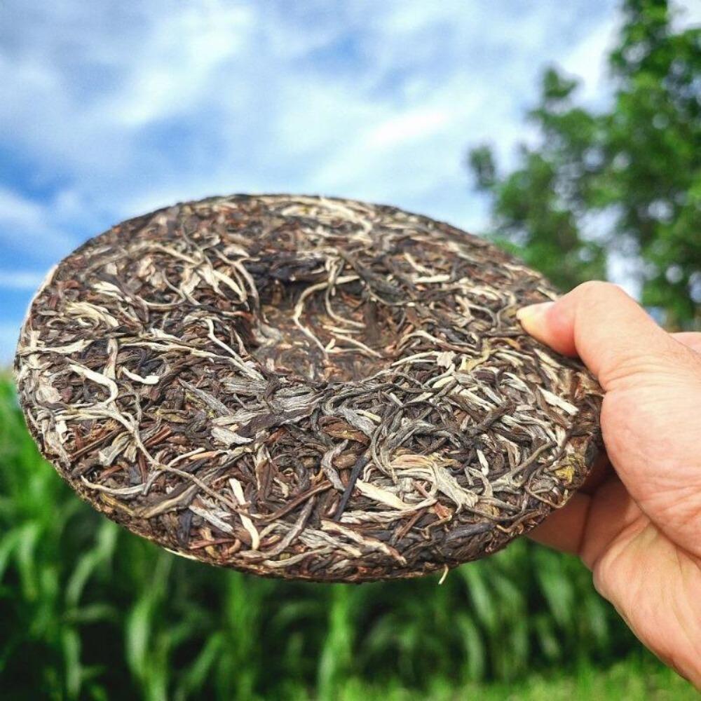 357g Menghai Zhonghongyin Brauner Berg Yunnan Roher Sieben Söhne Pu'er Tee Kuchen