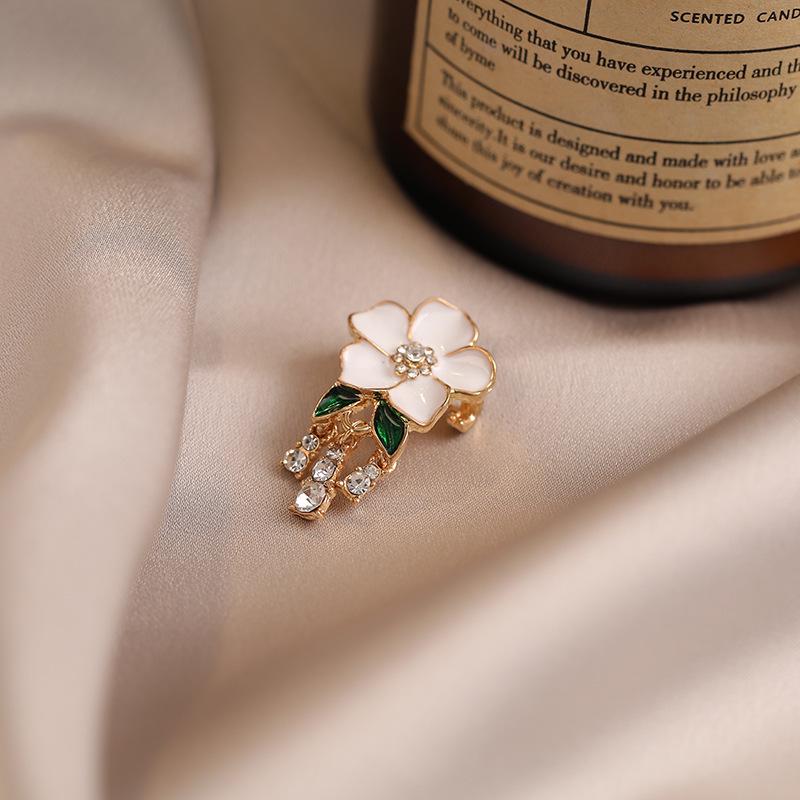 Elegant Butterfly Brooch: Luxurious Suit Accessory & Stylish Corsage for Women