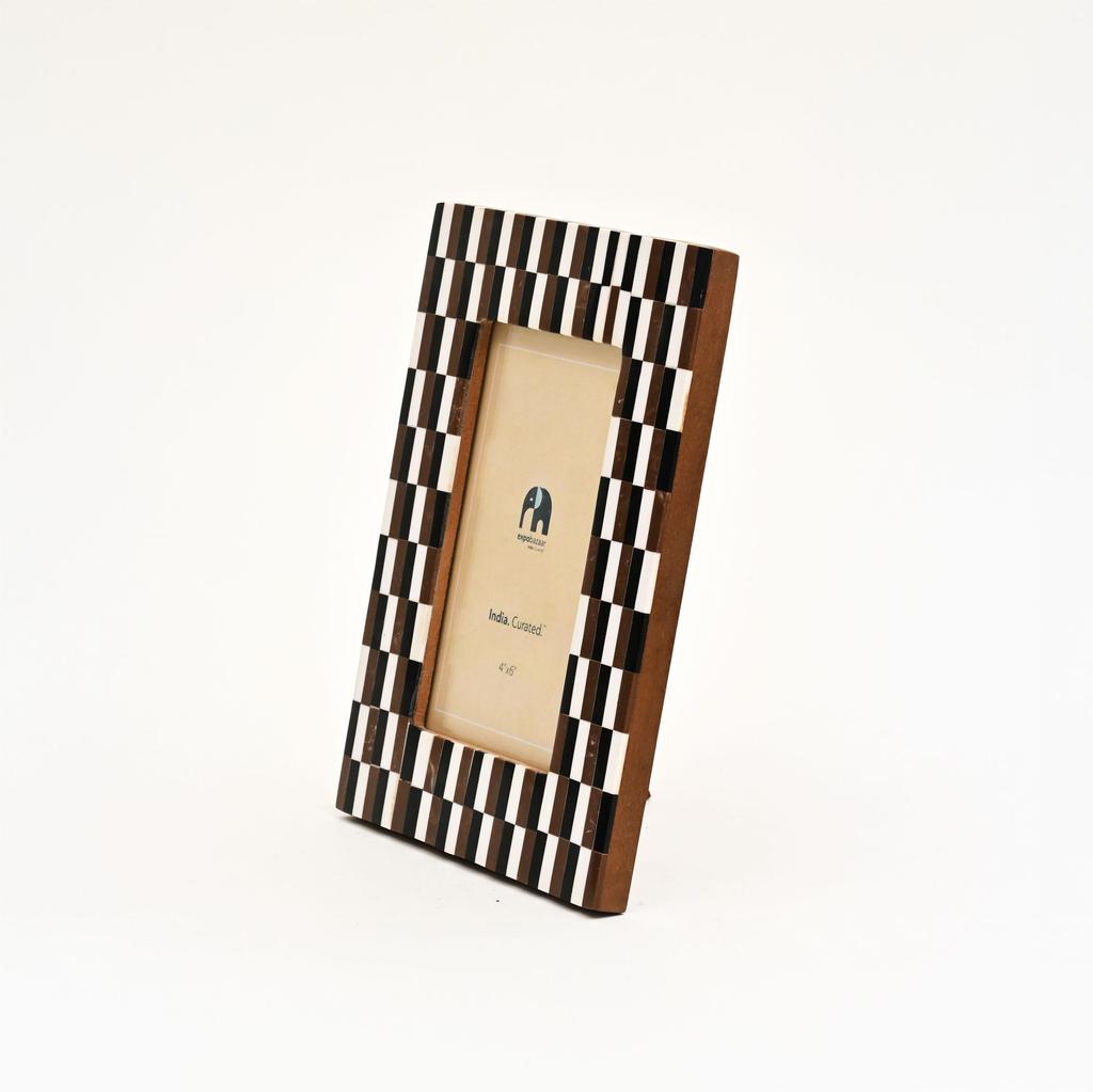 Mosaic Brown Resin Photo Frame – Handcrafted Decorative Frame for Memories