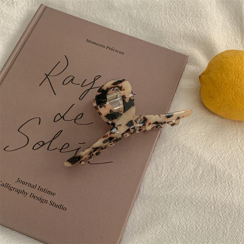 Korean Imitation Acetate High-End Shark Hair Clip - Elegant Hair Accessory for Stylish Looks