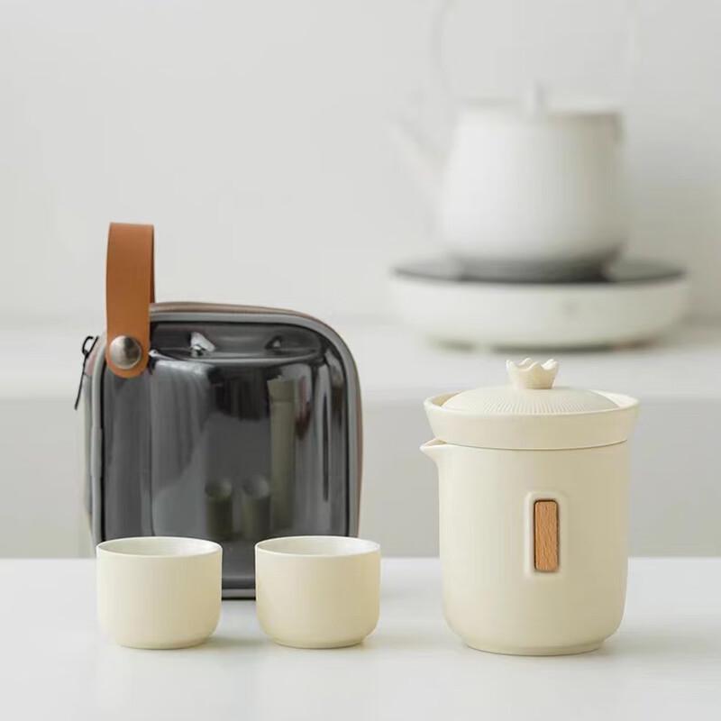 

Penguin Portable Travel Tea Set