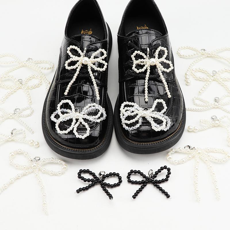 1Pair Bowtie Pearl Flower Shoelaces Buckle Shoes Charms for Woman White and Silver Shoelace Decoration Clips Shoe Accessoriess
