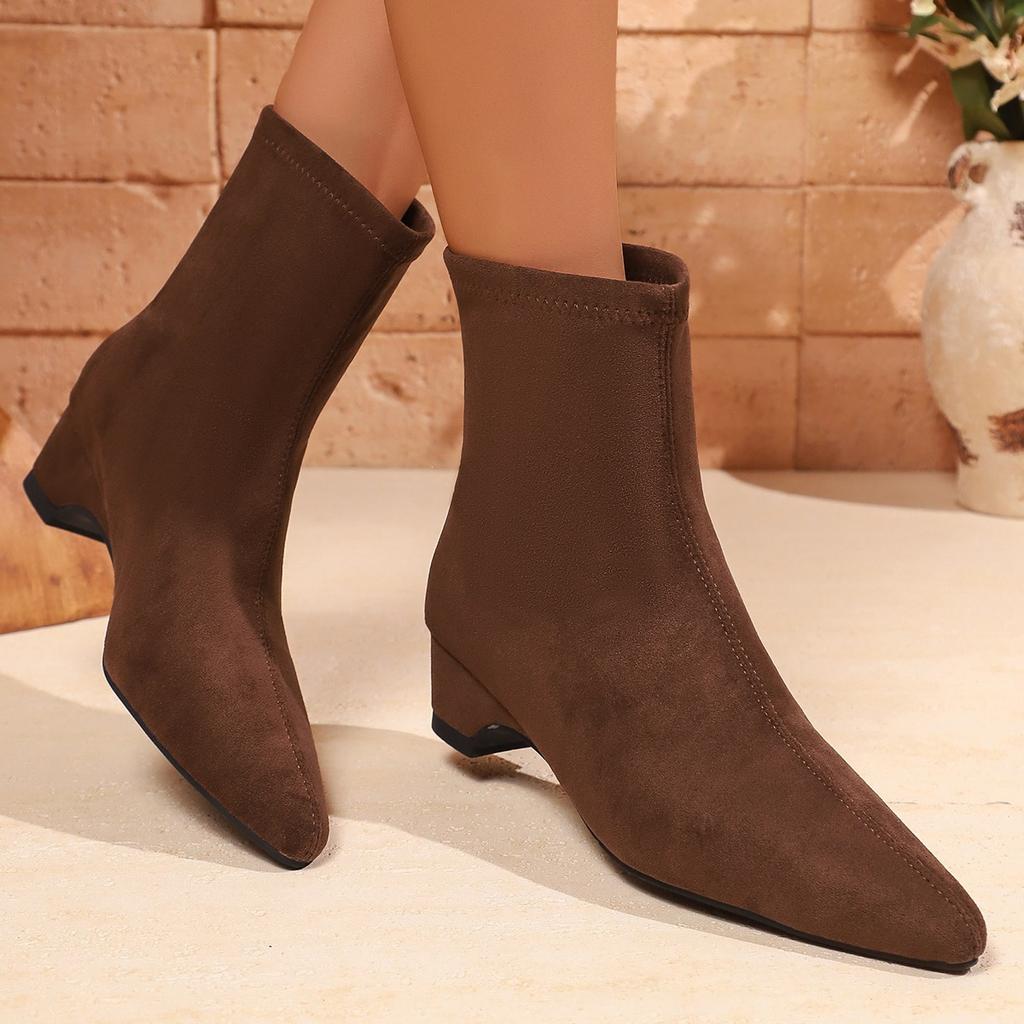 Retro Low-heeled Short Boots, New Pointed-toe, Large Size, Thick Heel Women's Shoes