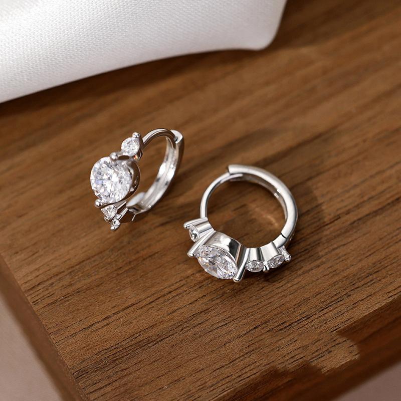 Super Flash Size Round Diamond Ear Buckle Niche Design Sense Fashionable Small Exquisite Flash Diamond Earrings