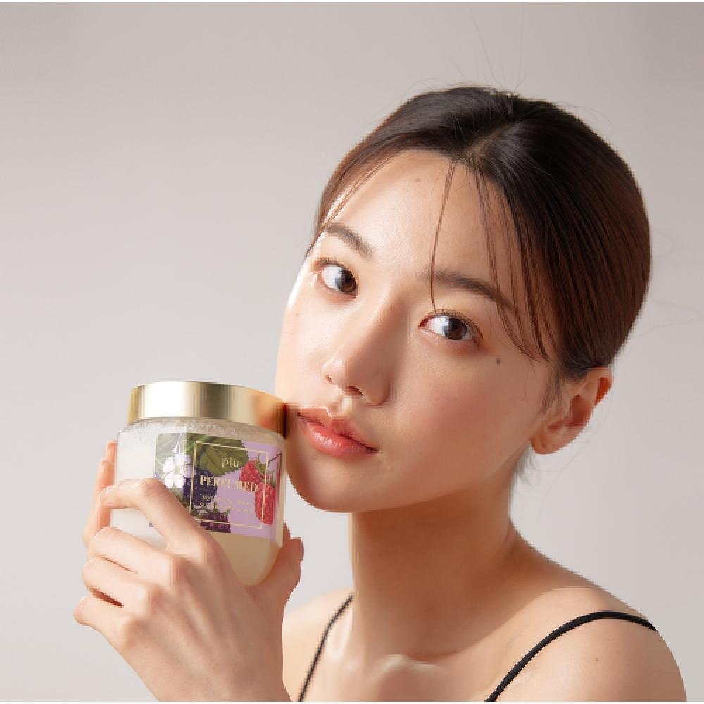 Plu Perfumed Sugar Body Scrub 500g Botanical Berry + Silver Spoons