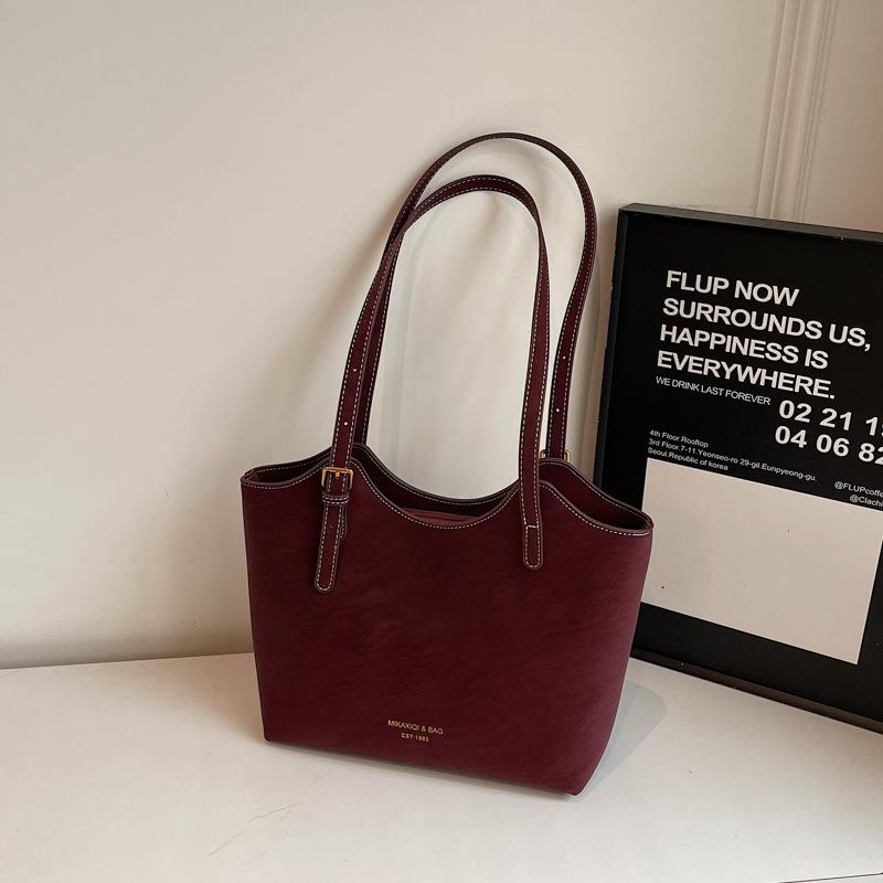 Retro large-capacity bag women's winter new casual commuter shoulder bag simple texture tote bag