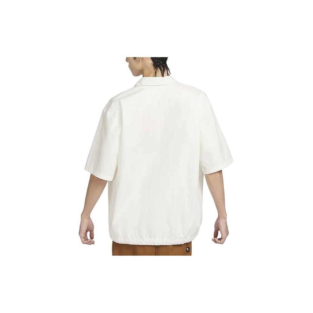 Nike Camicia da Uomo Ricamata Tinta Unita Vestibilità Ampia Casual Confortevole Monopetto Orlo Regolabile Manica Corta Top Uomo Bianco Vela FN3903-133