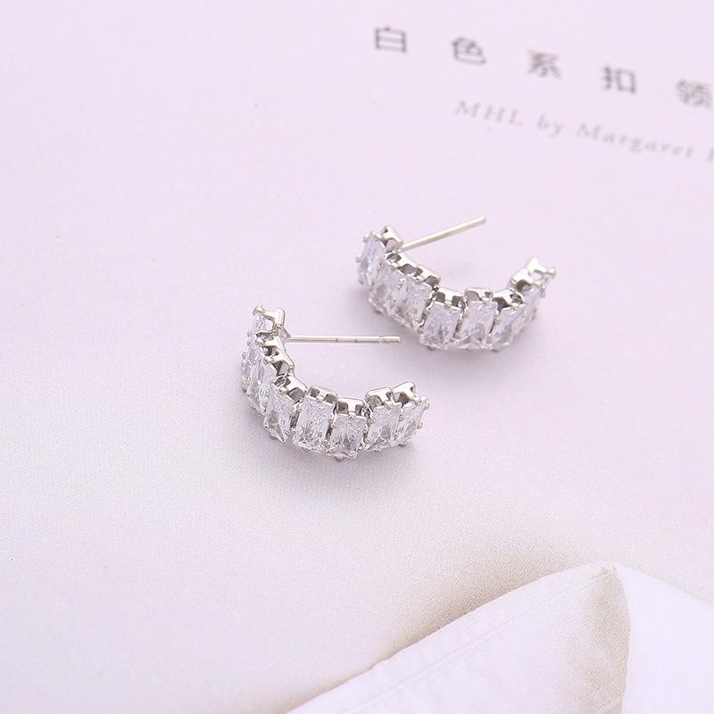 Female Fashion Light Luxury Earrings