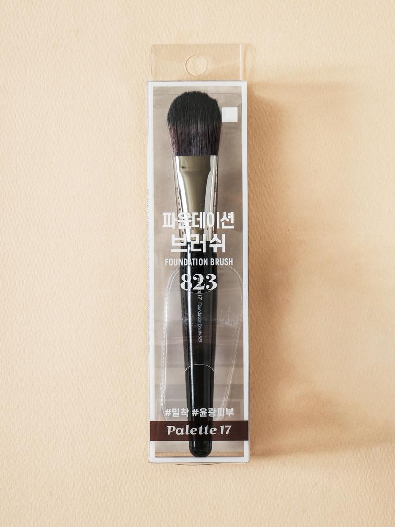 Palette 17 Foundation Brush
