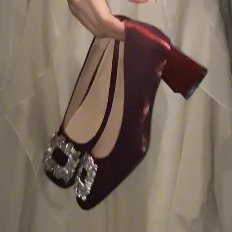 Xiuhe Hochzeitsschuhe neuer chinesischer Cheongsam rot hohe Absätze Damenschuhe Frühling und Herbst 2025 flacher Ausschnitt quadratischer Diamant Mary Jane Einzelne Schuhe