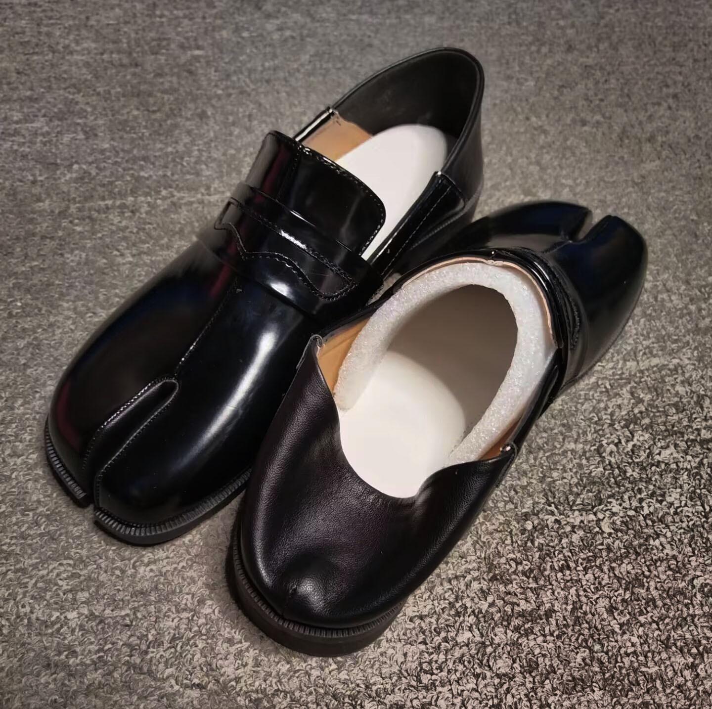 Split-toe loafers women`s new retro slip-on
