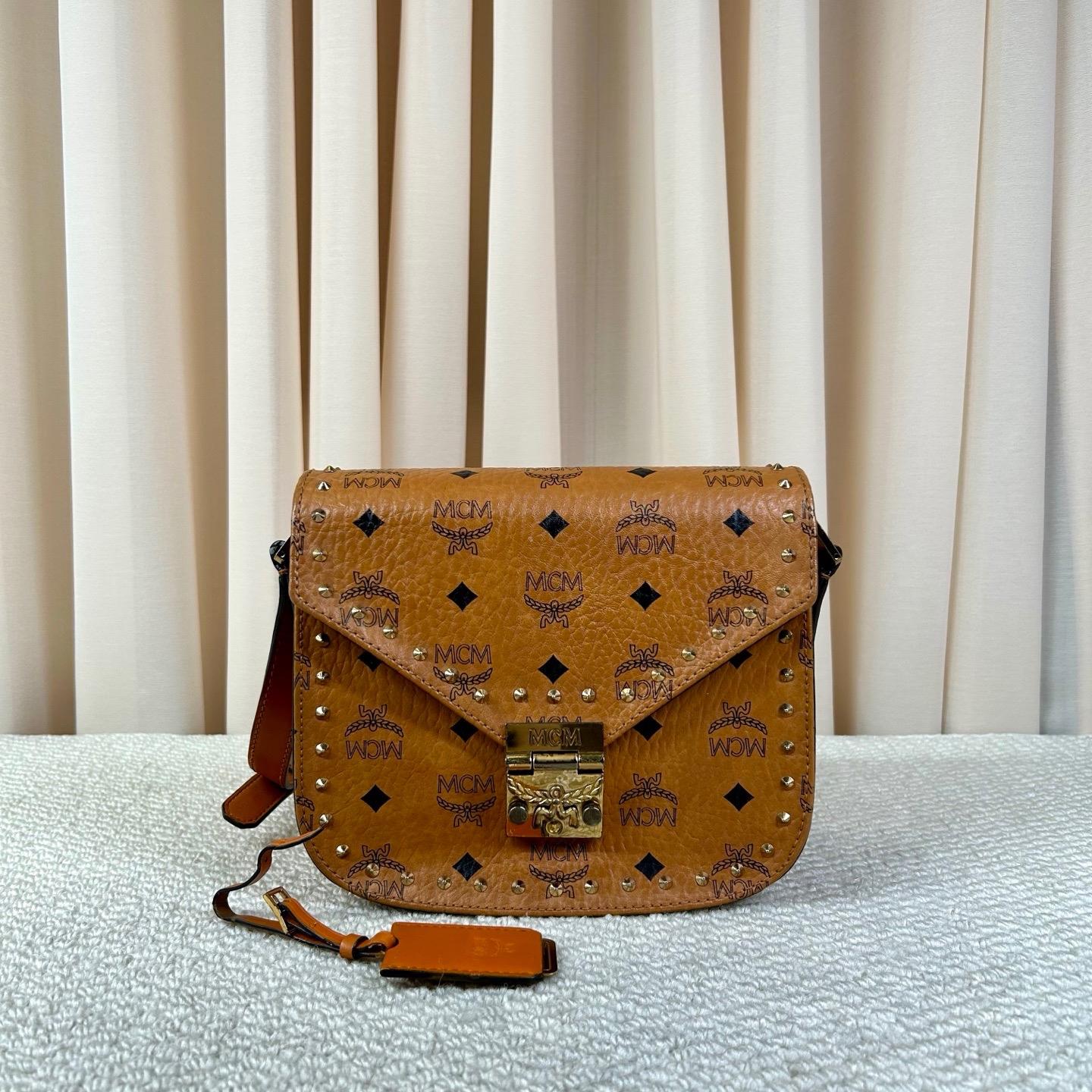 [Pre-Owned] Patricia Studded Adjustable Strap Saddle Bag - Very Good #68OYBF ONE SIZE