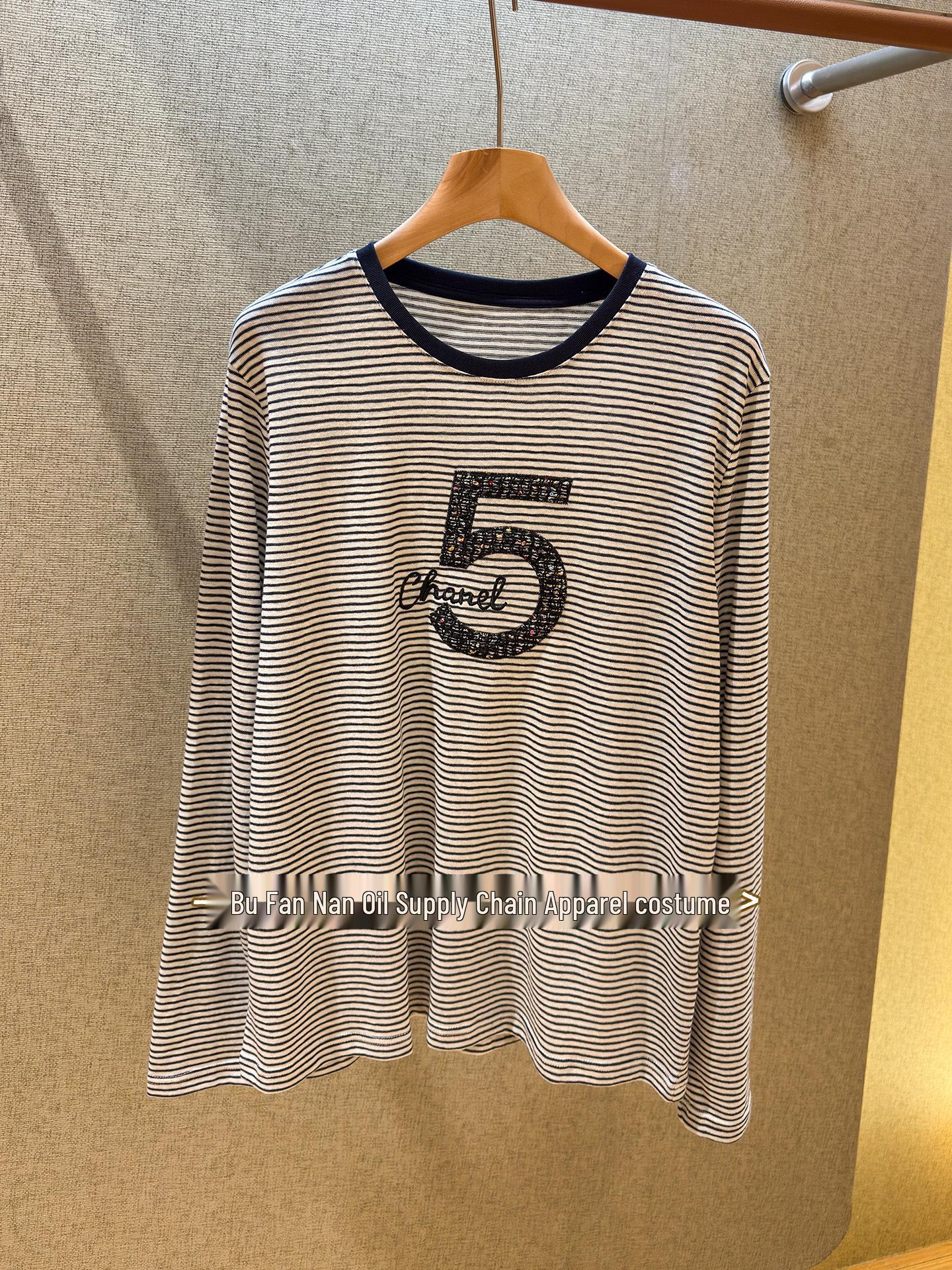 Women s Striped Round Neck Long Sleeve Casual T-shirt - Spring/Autumn Collection Medium