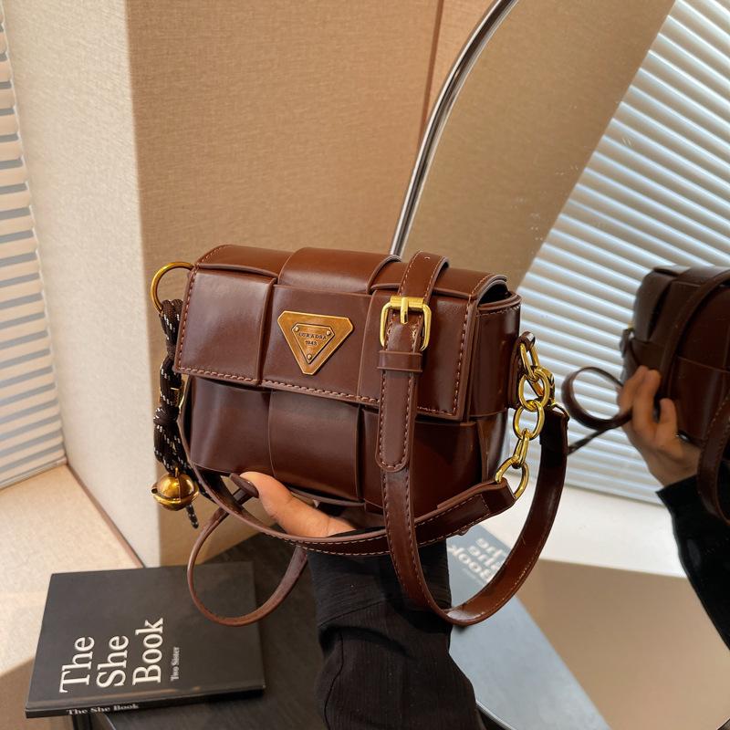 High-end messenger bag women's new fashion versatile small square bag niche spring and summer commuter woven bag