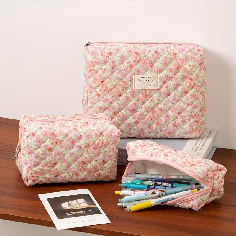 Floral Quilt Design Cosmetic Bags for Women Stylish Travel Organizer Pouches with Zipper Closure Perfect for Makeup Essentials