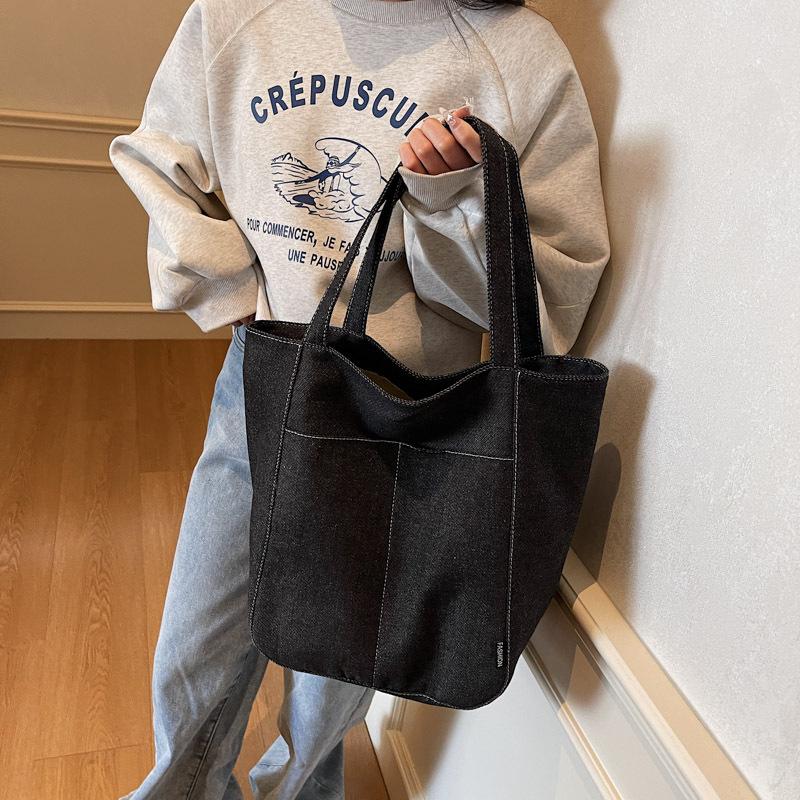 Bag Women's Large Capacity 2025 New Spring Leisure Niche Design Shoulder Shopping Bag Foreign Commuter Tote Bag