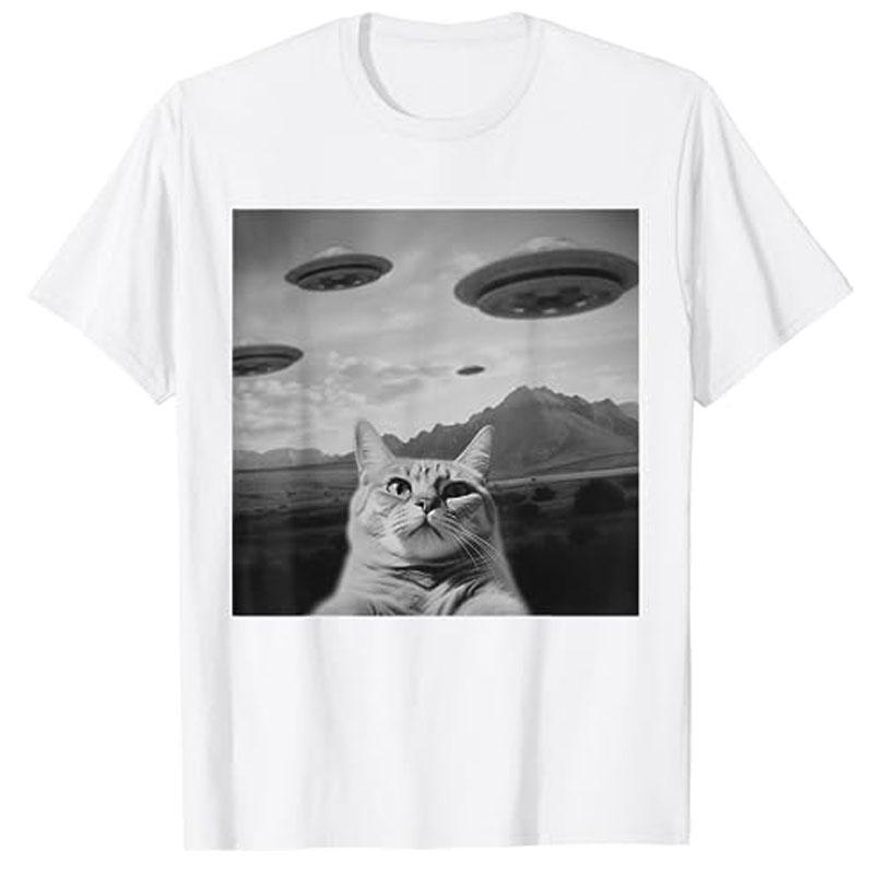 Alien Cat UFO T-Shirt Cat Selfie with UFOs Alien Extraterrestrial UFO Believer Tee Humor Funny Kitty Lover Graphic Outfits Gifts
