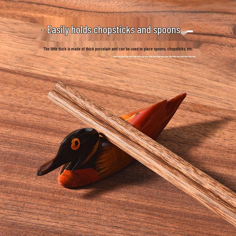 Creative Resin Duck Chopstick Holder: Cute Chinese-Style Rest for Home and Hotel Tabletops
