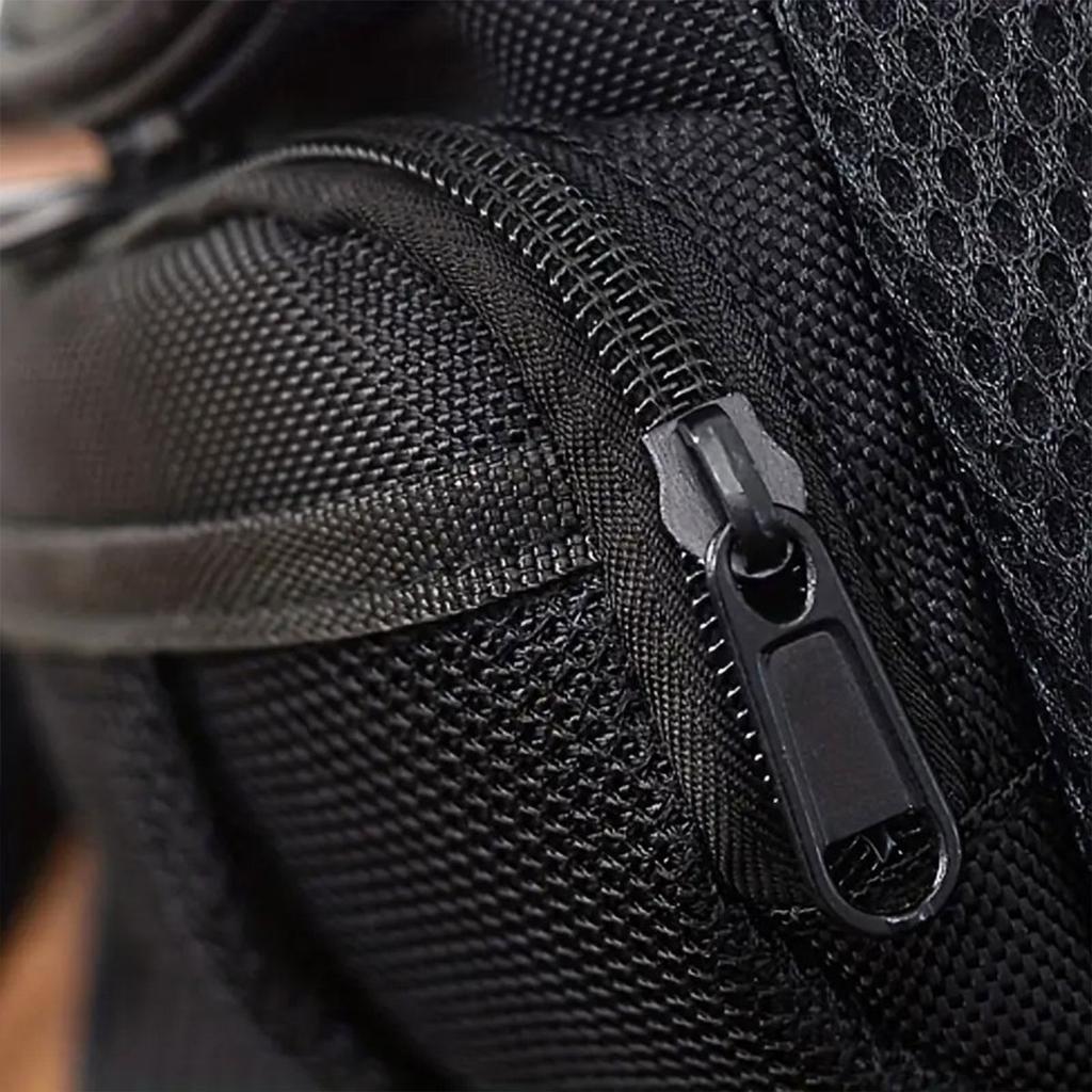 Nikon D40 SLR Camera Bag: Light, Portable, for Single - or Cross - Body Carry, Stores Micro SLRs.-liu