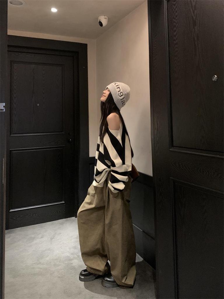 Retro Color-Block Off-Shoulder Knitted Sweater - Autumn 2025 Women's Fashion