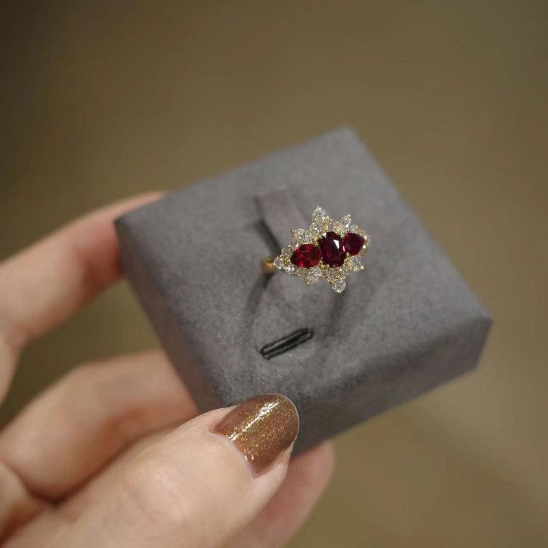 925 Sterling Silver Palace Style Light Luxury High-End Red Diamond Ring for Women's Niche Sweet Cool Fashion Temperament Ring