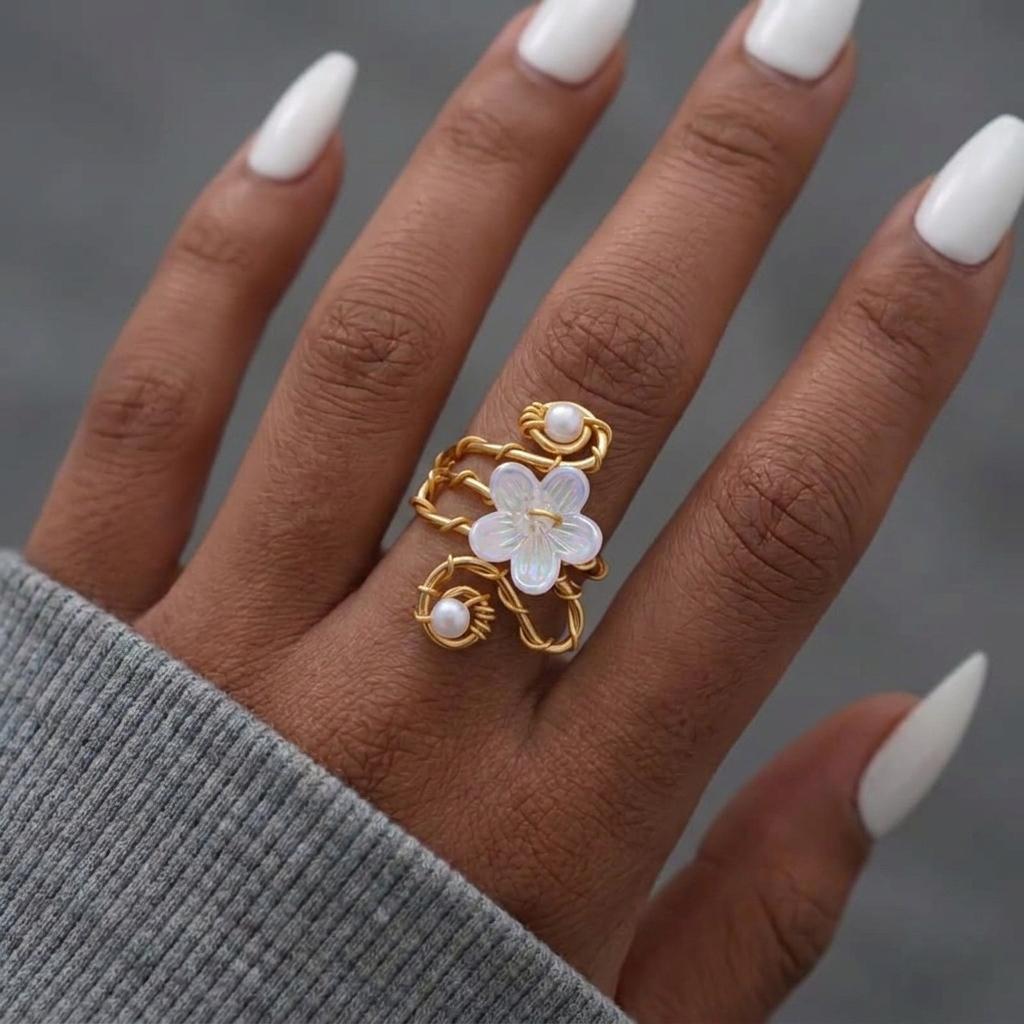 Boho Elegant White Shell Flower Open Rings For Women Vintage Gold Color Wire Wrapped Adjustable Finger Ring Party Charm Jewelry