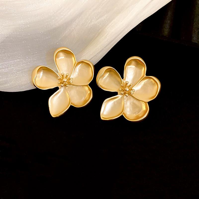 Elegant Vintage French Butterfly Flower Stud Earrings - High-End Fashion Accessories for Women