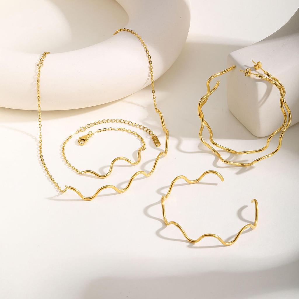 18K Gold Hualanxin Wave Necklace & Fashionable Earrings Set