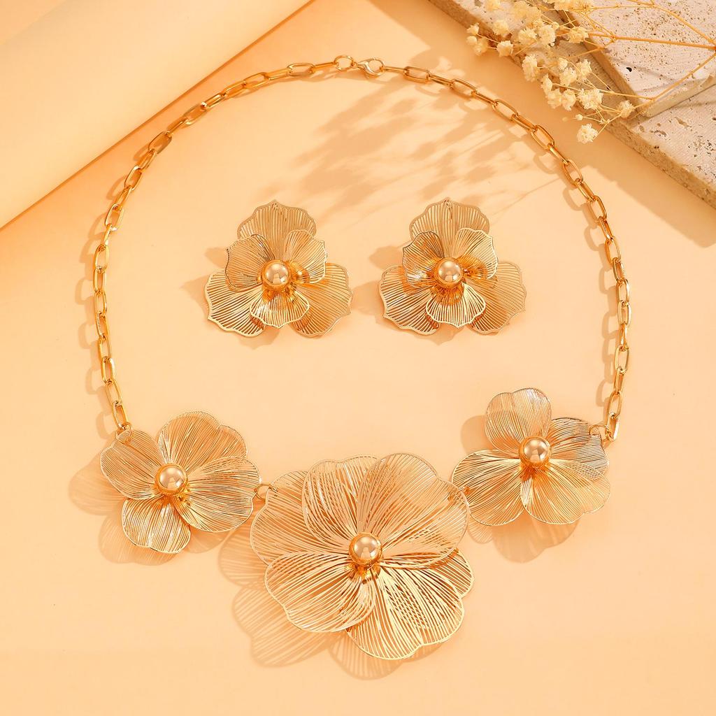 Exquisite 3D Hollow Flower Stud Earrings Necklace - Elegant European & American Design Jewelry for Women