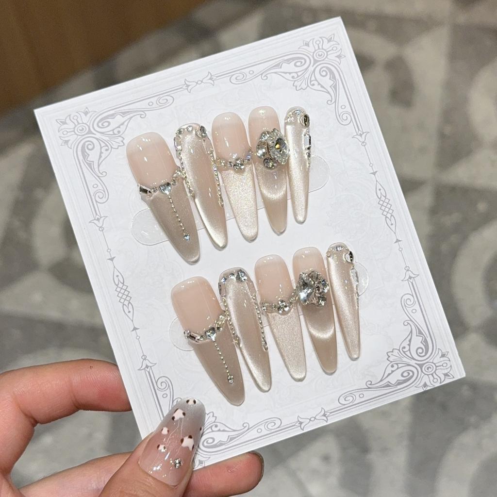 Light Luxury Full Diamond Silver White Cat's Eye Handmade Wearable Nails, Elegant and White, Gentle and High-end, Nail Art Stickers, False Nails