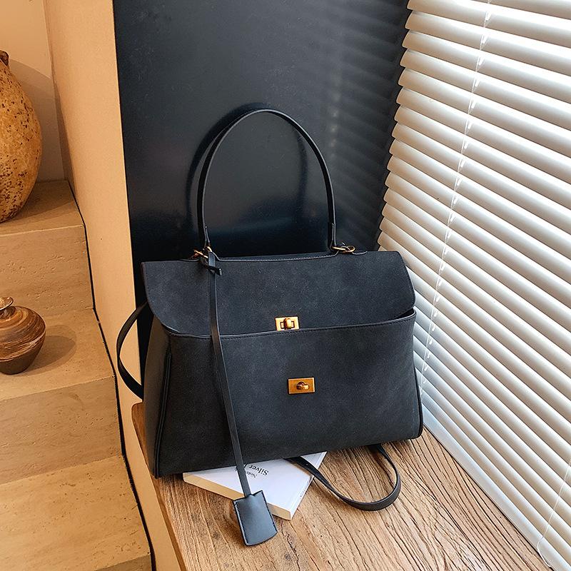 Autumn and winter retro matte bag women's new commuter shoulder messenger bag suede suede portable