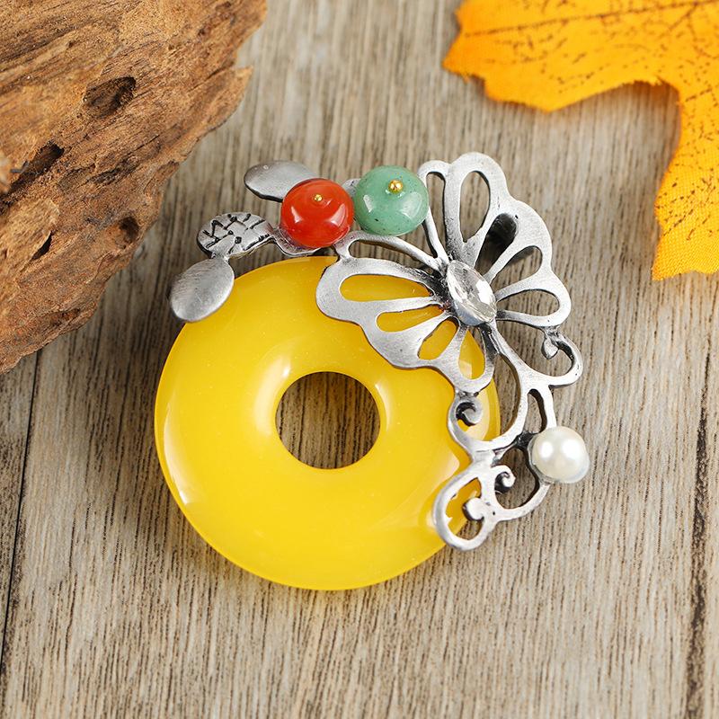 Retro natural agate safety buckle brooch women's high-end temperament elegant versatile pin coat coat corsage accessories